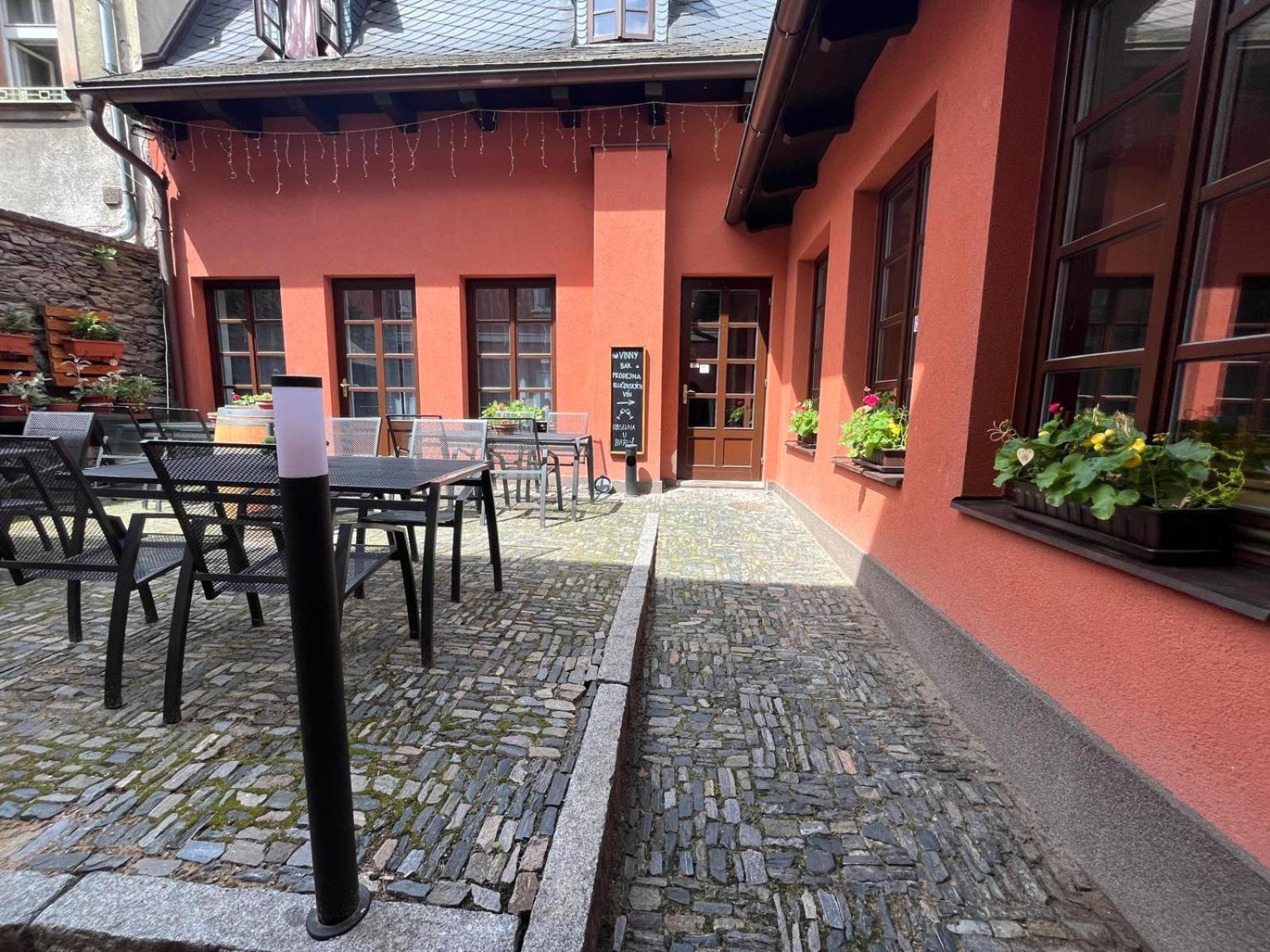 Nevinne Apartmany Колин Экстерьер фото
